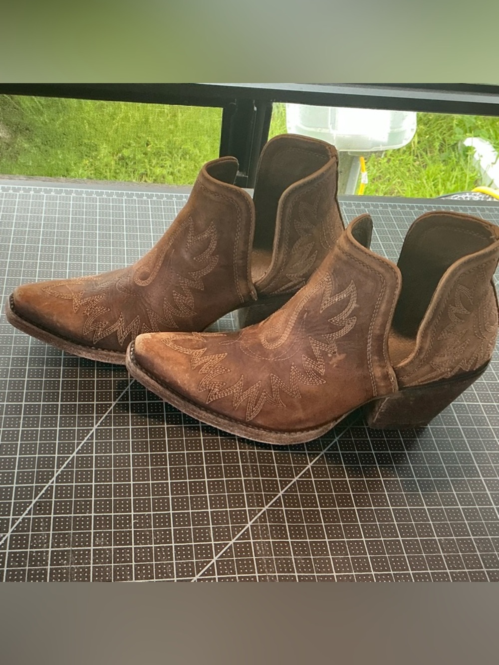 ARIAT WOMEN'S DIXON FASHION BOOTIES - SNIP TOE